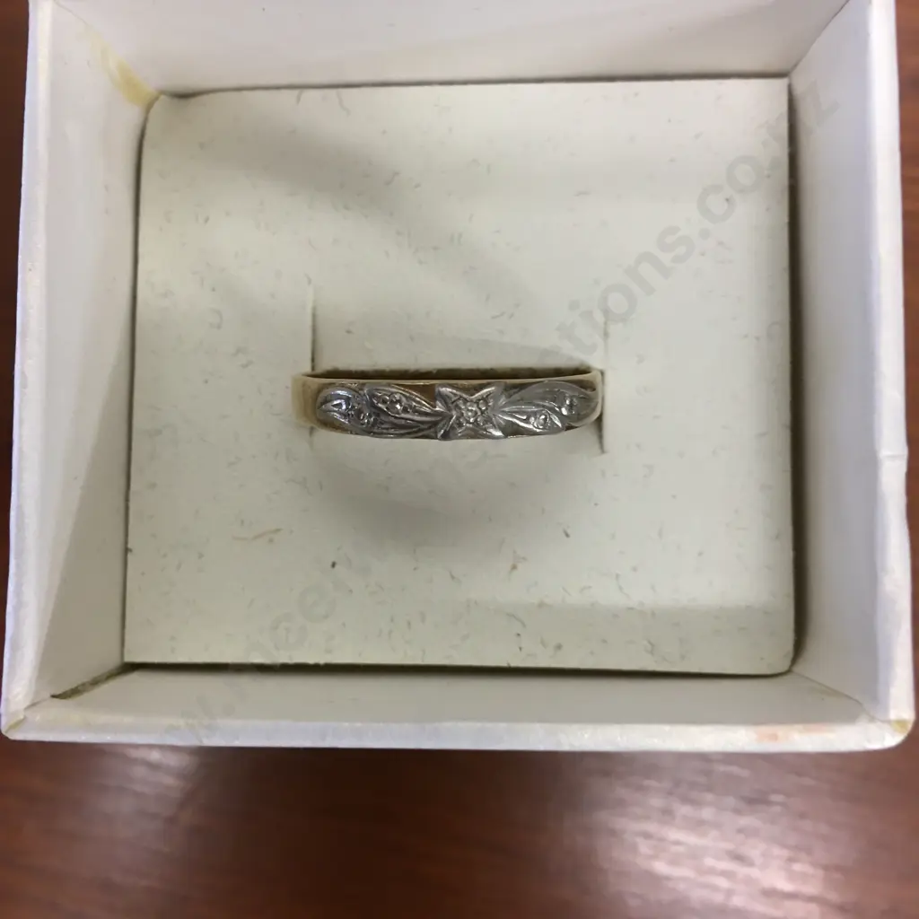 Gold Ladies Ring Stamped 375 Image 1++